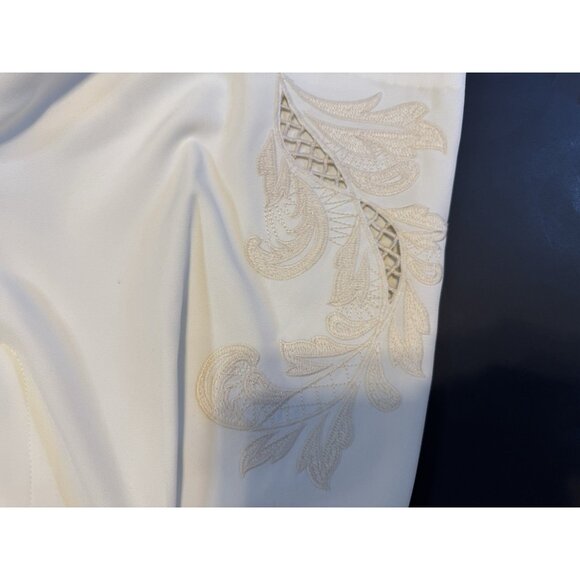 Jealous Tomato Shorts M Medium Ivory W Crochet Lace Trim NEW - Picture 5 of 9